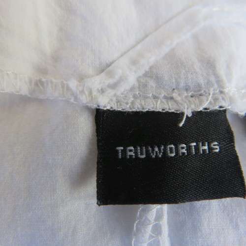 Romantic pure white fine cotton asymetrical skirt in 2 layers by `TRUWORTHS size 33/8. New condition