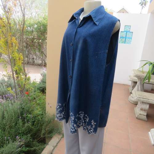 Sassy blue denim button down top with shirt collar and dainty white seam embroidery. Size 46 to 48