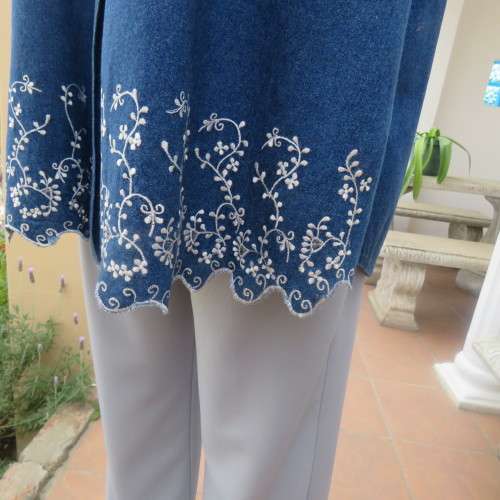 Sassy blue denim button down top with shirt collar and dainty white seam embroidery. Size 46 to 48