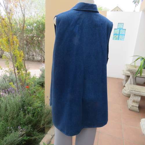 Sassy blue denim button down top with shirt collar and dainty white seam embroidery. Size 46 to 48