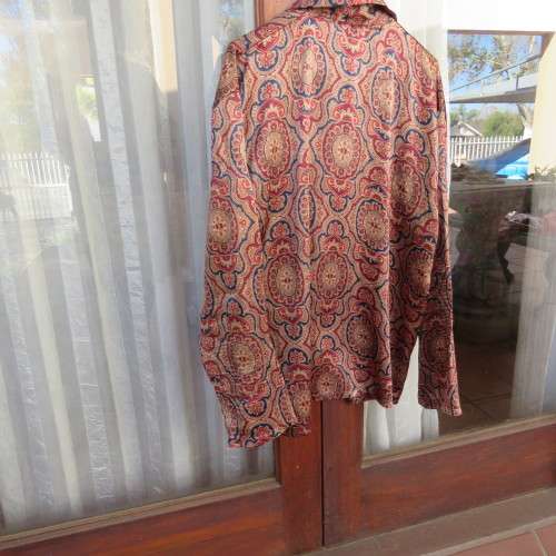 Fancy Men's silky polyester satin night shirt in size medium in rich jewel colours. Baroque patterns
