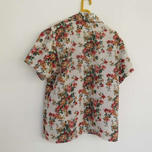 Cute short sleeve floral button down top with shirt collar for girl 7 to 8 years old. As new