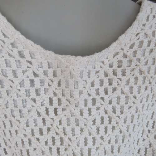 Beautiful vintage short sleeve dress in 100% viscose with cotton lace top size 40/16. Good condition