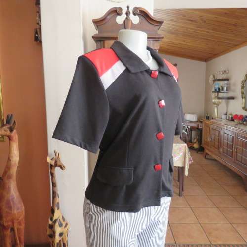 Cute black/red short sleeve button downtop with 2 dummy pockets.size 38/14 by `BOUCHARA As new.