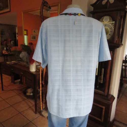 Casual short sleeve shirt in powder blue bubble polycotton+viscose blend size 42/18 by 'INSYNC'.