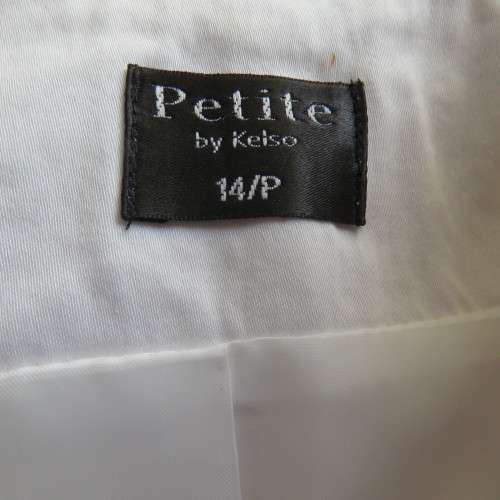 White upstyle white long sleeve tailored jacket. Size 38/14 by KELSO PETITE. Open collar fully lined