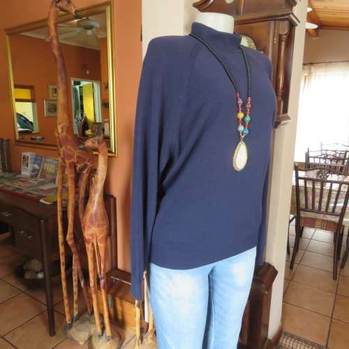 Soft and warm navy long sleeve acrylic knit sweather size 42/18. With raglan sleeves. As new.