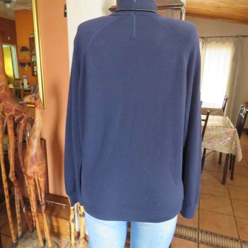 Soft and warm navy long sleeve acrylic knit sweather size 42/18. With raglan sleeves. As new.