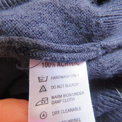 Soft and warm navy long sleeve acrylic knit sweather size 42/18. With raglan sleeves. As new.