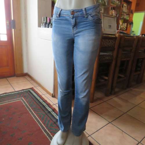 Blue denim boot cut jeans for size 32/8 by IMAGE. Pockets back+front. In polycotton. Good condition.