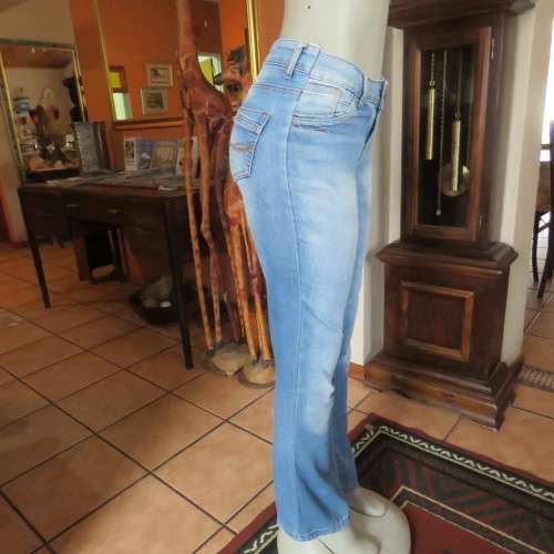 Blue denim boot cut jeans for size 32/8 by IMAGE. Pockets back+front. In polycotton. Good condition.