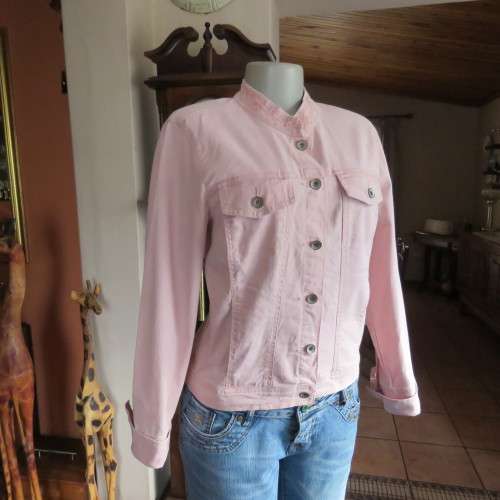 On trend pale pink long sleeve casual bomber style jacket from BANDOLINOBLU size 36/12. As new.