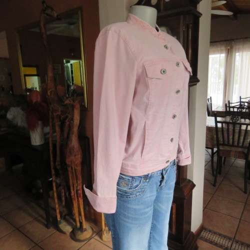 On trend pale pink long sleeve casual bomber style jacket from BANDOLINOBLU size 36/12. As new.