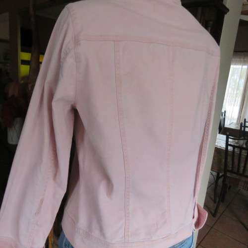 On trend pale pink long sleeve casual bomber style jacket from BANDOLINOBLU size 36/12. As new.