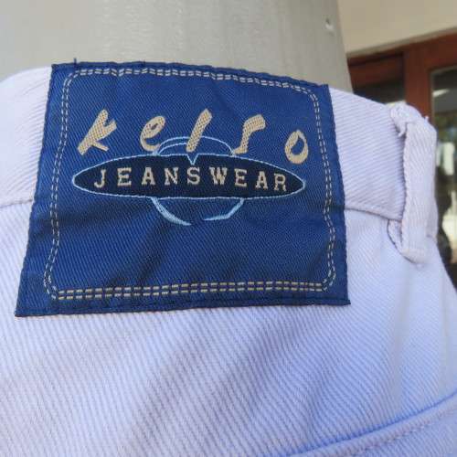 As new KELSO jeans in periwinkle colour size 38/14. In 100% cotton. Straight legs. High waist.