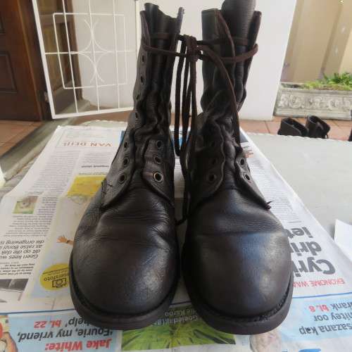Pair of SADF brown genuine leather boots in size 10 by DWS. Issued 2009. Army size 285 M.