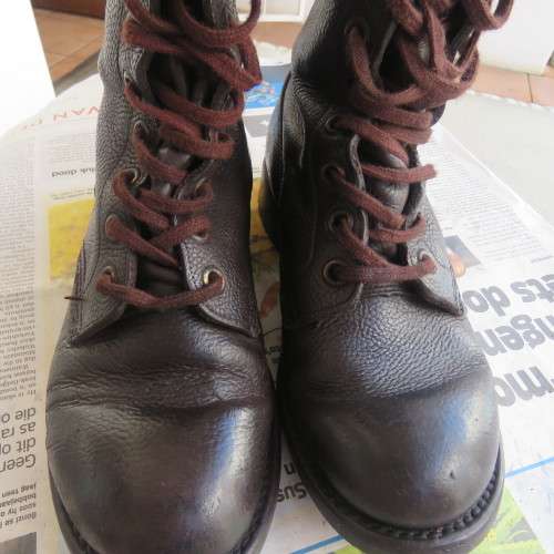 Pair SADF brown genuine leather boots in size 5.5. Issued 2005 by MGS. Army size 240 W.
