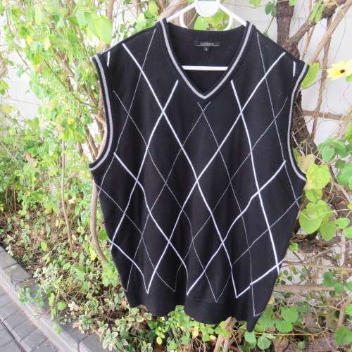 Men's black knitted sleeveless pullover with white diamond patterned front size XL by OAKRIDGE.