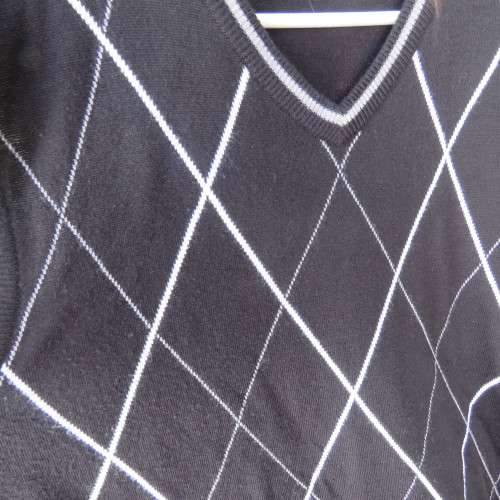 Men's black knitted sleeveless pullover with white diamond patterned front size XL by OAKRIDGE.