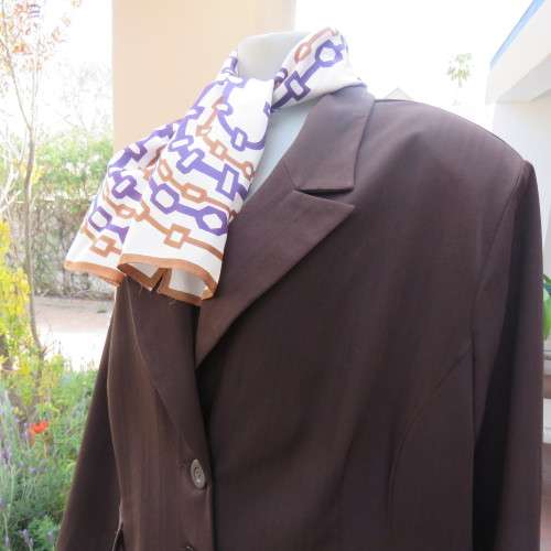 Smart and easy to wear dark brown 2 piece pant suit in poly stretch. Size 48/24 by DONNA CLAIRE