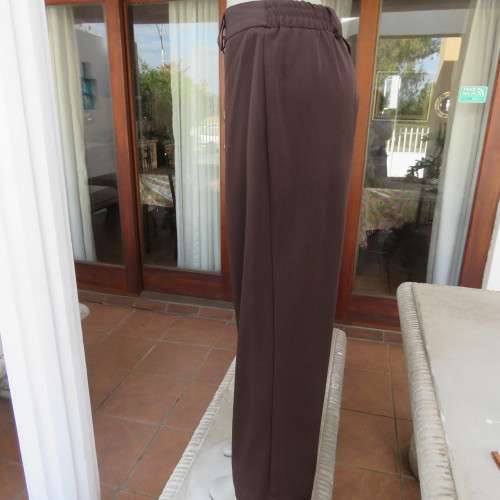 Smart and easy to wear dark brown 2 piece pant suit in poly stretch. Size 48/24 by DONNA CLAIRE
