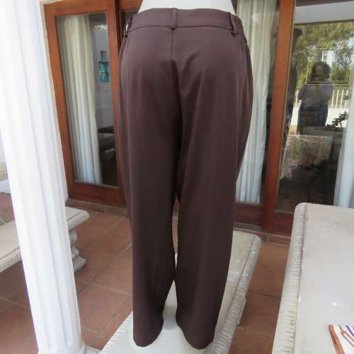 Smart and easy to wear dark brown 2 piece pant suit in poly stretch. Size 48/24 by DONNA CLAIRE