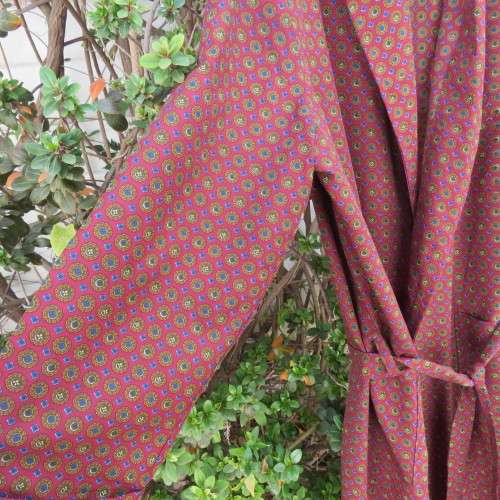 Men's FABIO Milano pajamas robe in size XXL.Maroon with mustard design and fabric belt. New cond.