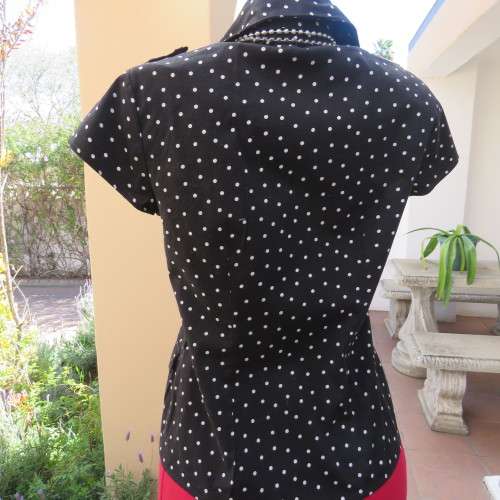 Beautiful styled black and white polkadot capped sleeve top size 34/10. In cotton stretch. As new.