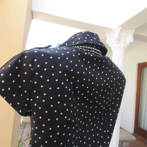 Beautiful styled black and white polkadot capped sleeve top size 34/10. In cotton stretch. As new.