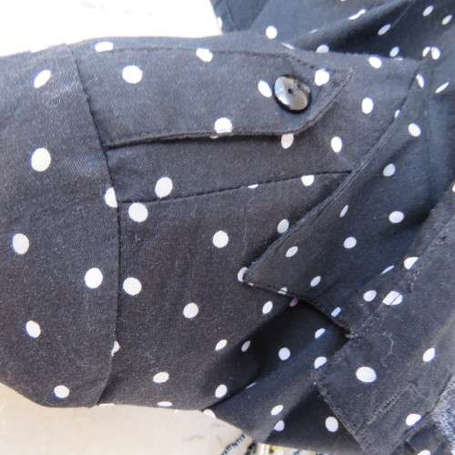 Beautiful styled black and white polkadot capped sleeve top size 34/10. In cotton stretch. As new.