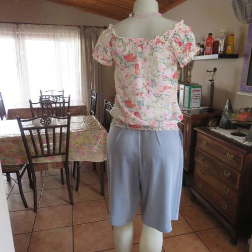 Floral sheer crinkled polyester top with wide round neckline and bell sleeves. Size 30/6 by NEW WAVE