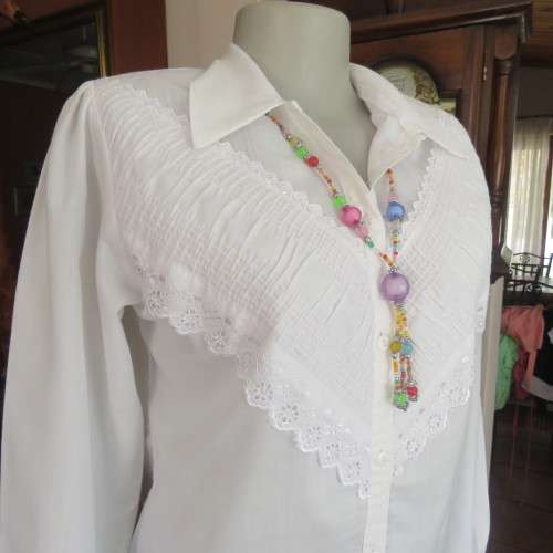 Fabulous white vintage  blouse with button down front .Lace and stitch decoration front.Size 36/12
