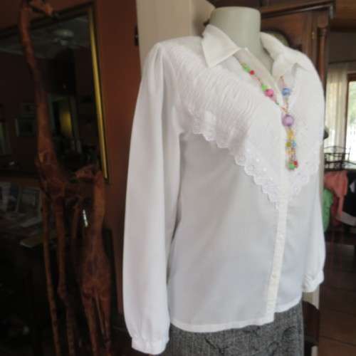 Fabulous white vintage  blouse with button down front .Lace and stitch decoration front.Size 36/12