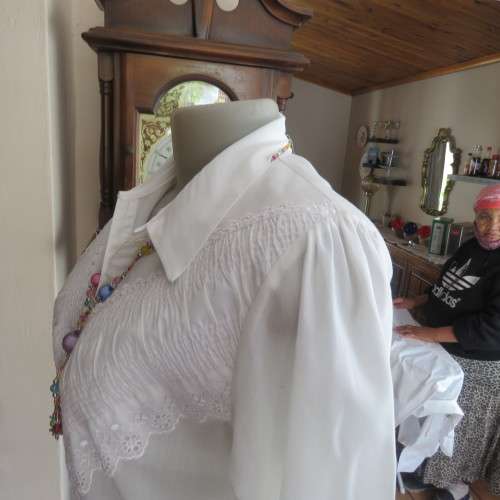 Fabulous white vintage  blouse with button down front .Lace and stitch decoration front.Size 36/12