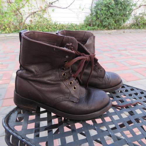 Pair of SADF brown genuine leather boots in size 4 by DWS from 1987 in army size 230M.Waytread soles