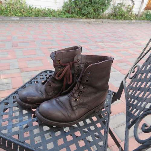 Pair of SADF brown genuine leather boots in size 4 by DWS from 1987 in army size 230M.Waytread soles