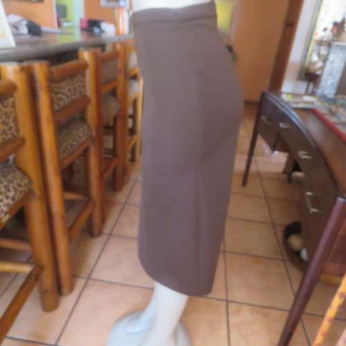Elegant 80`s choc. brown paneled skirt in jersey size 32 by JENNY- LYNN.Calf length. As new