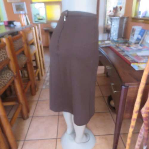 Elegant 80`s choc. brown paneled skirt in jersey size 32 by JENNY- LYNN.Calf length. As new