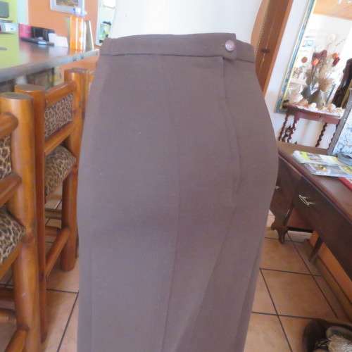 Elegant 80`s choc. brown paneled skirt in jersey size 32 by JENNY- LYNN.Calf length. As new