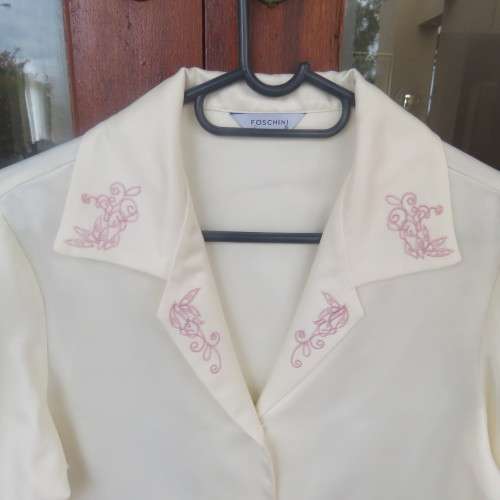 Rich cream long sleeve pyjama top with dainty pink embroidery. Size 32/8 by Foshini.New cond.