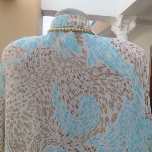 Smart button down top in animal print and blue pattern size 48 to 50 by JUDY`S PRIDE. Slitted sides.