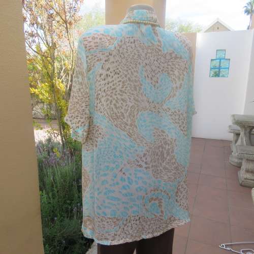 Smart button down top in animal print and blue pattern size 48 to 50 by JUDY`S PRIDE. Slitted sides.