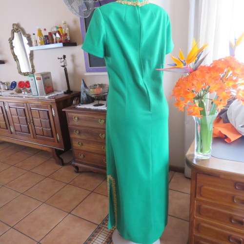 Vintage crimplene dress for special occasion in emerald green by boutique in size 38/14. New cond.