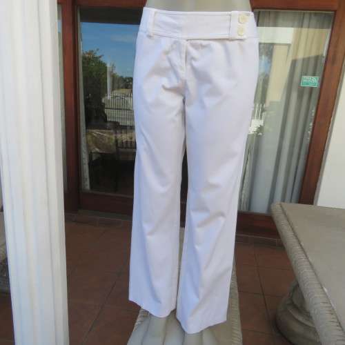 Cleverly designed white pants with flattering cut. Size 38/14 by WOOLWORTHS PERFECT. New cond.