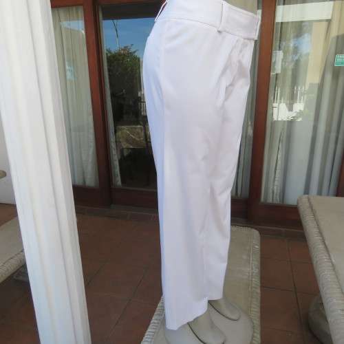 Cleverly designed white pants with flattering cut. Size 38/14 by WOOLWORTHS PERFECT. New cond.