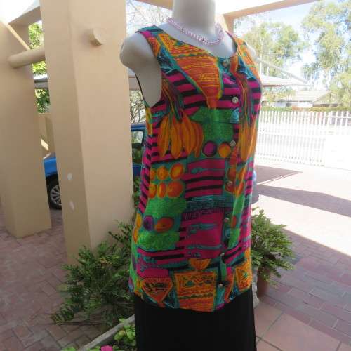 Cheerful long sleeveless button down top made by owner in viscose fabric. Size 32/8.Good cond.