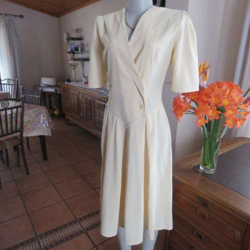 Fabulous corn colour dress with double breast fold over top. Pleated bottom. Size 36/12.Good cond.