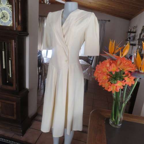 Fabulous corn colour dress with double breast fold over top. Pleated bottom. Size 36/12.Good cond.