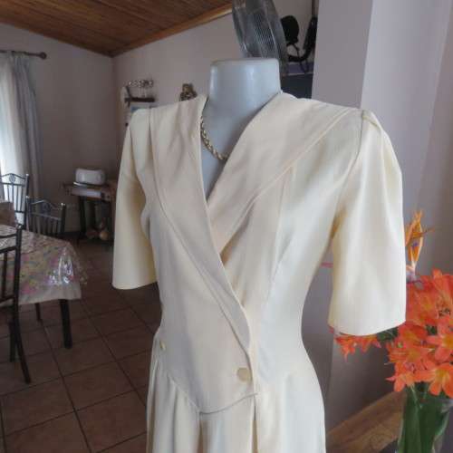 Fabulous corn colour dress with double breast fold over top. Pleated bottom. Size 36/12.Good cond.