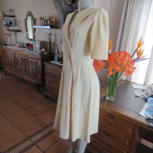 Fabulous corn colour dress with double breast fold over top. Pleated bottom. Size 36/12.Good cond.